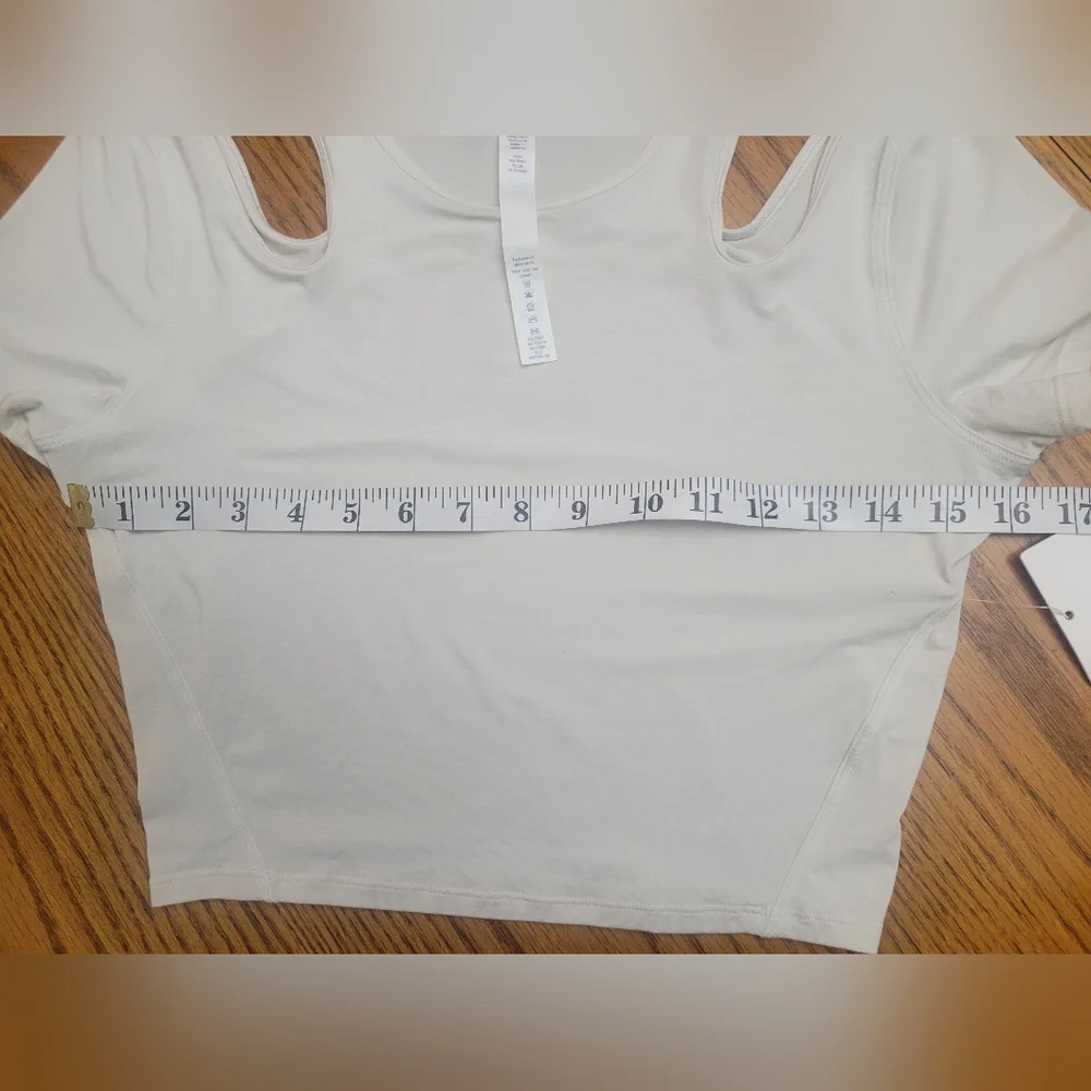 NWT Lululemon Shoulder Cut-Out Yoga Cropped Short Sleeve T-Shirt in Bone Size 6